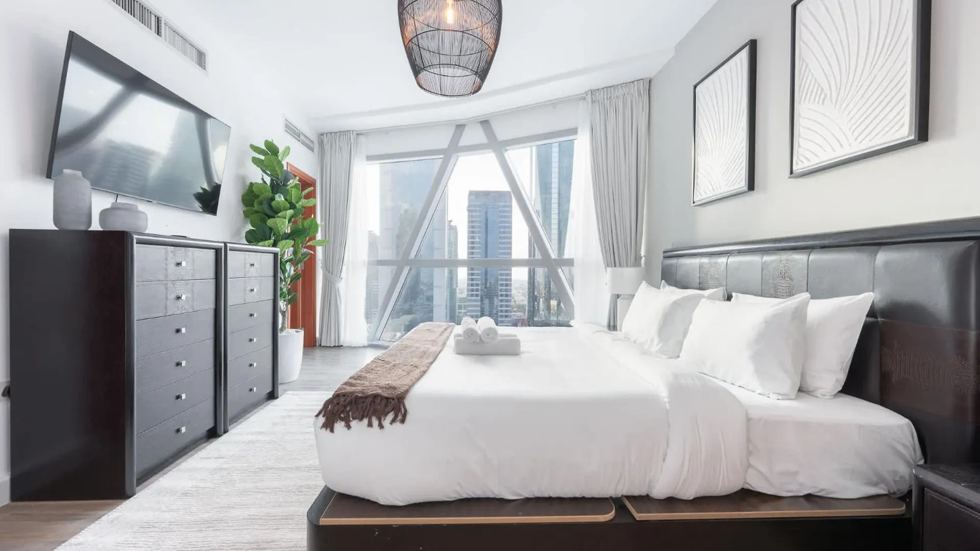Well-Furnished 3 Bedroom In Park Towers Difc Dubai Apartment
