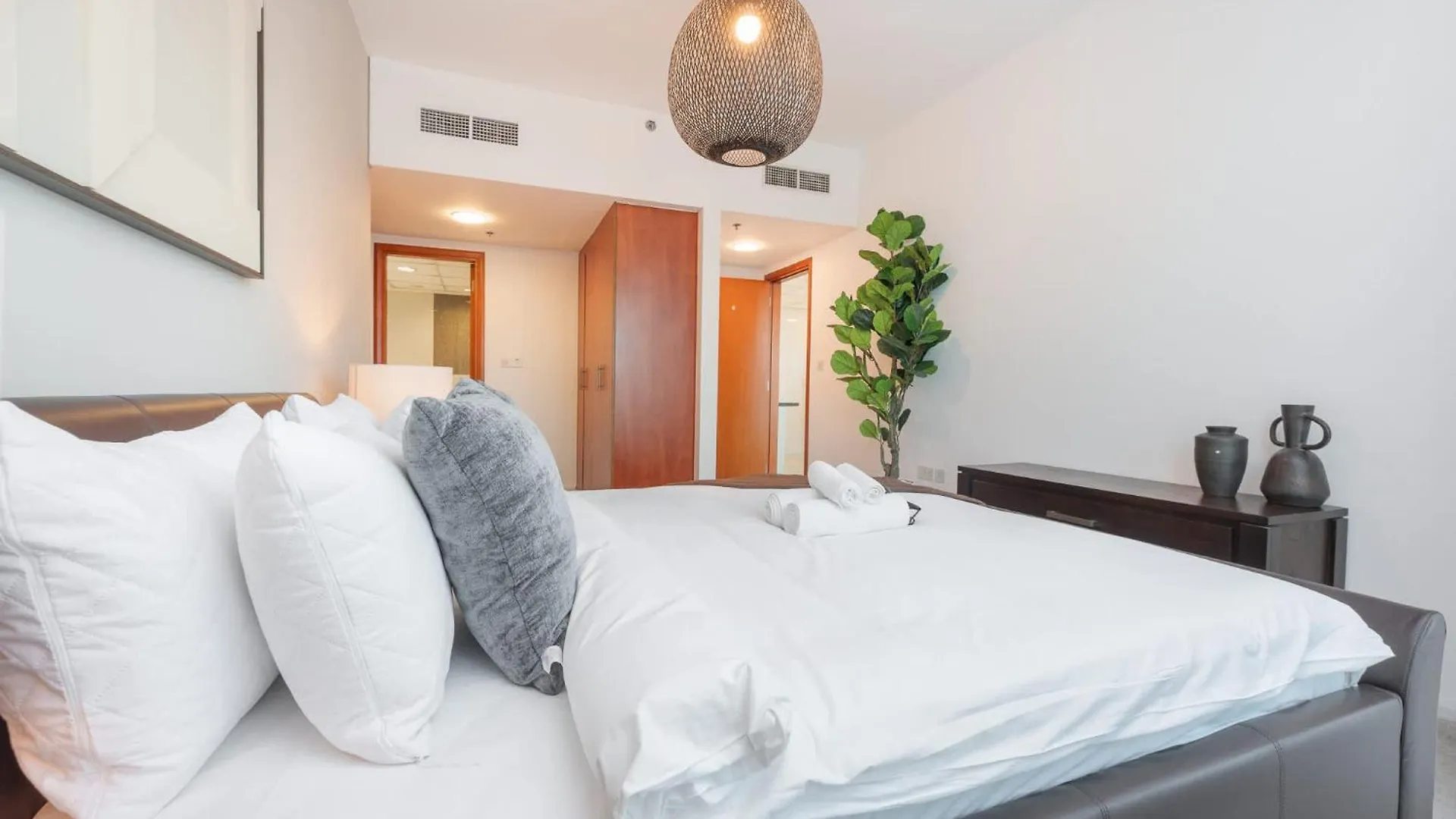 Well-Furnished 3 Bedroom In Park Towers Difc Dubai 0*,  United Arab Emirates