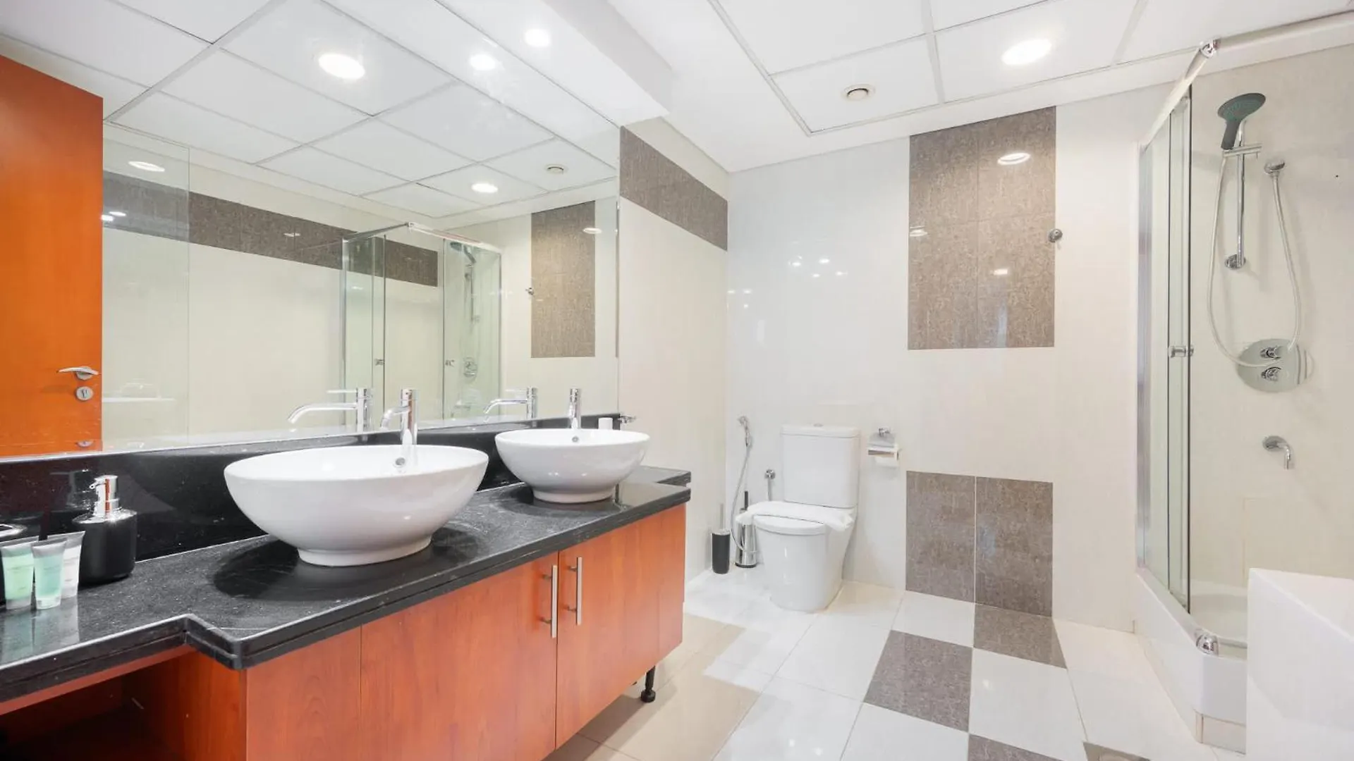 Well-Furnished 3 Bedroom In Park Towers Difc Dubai 0*,  United Arab Emirates