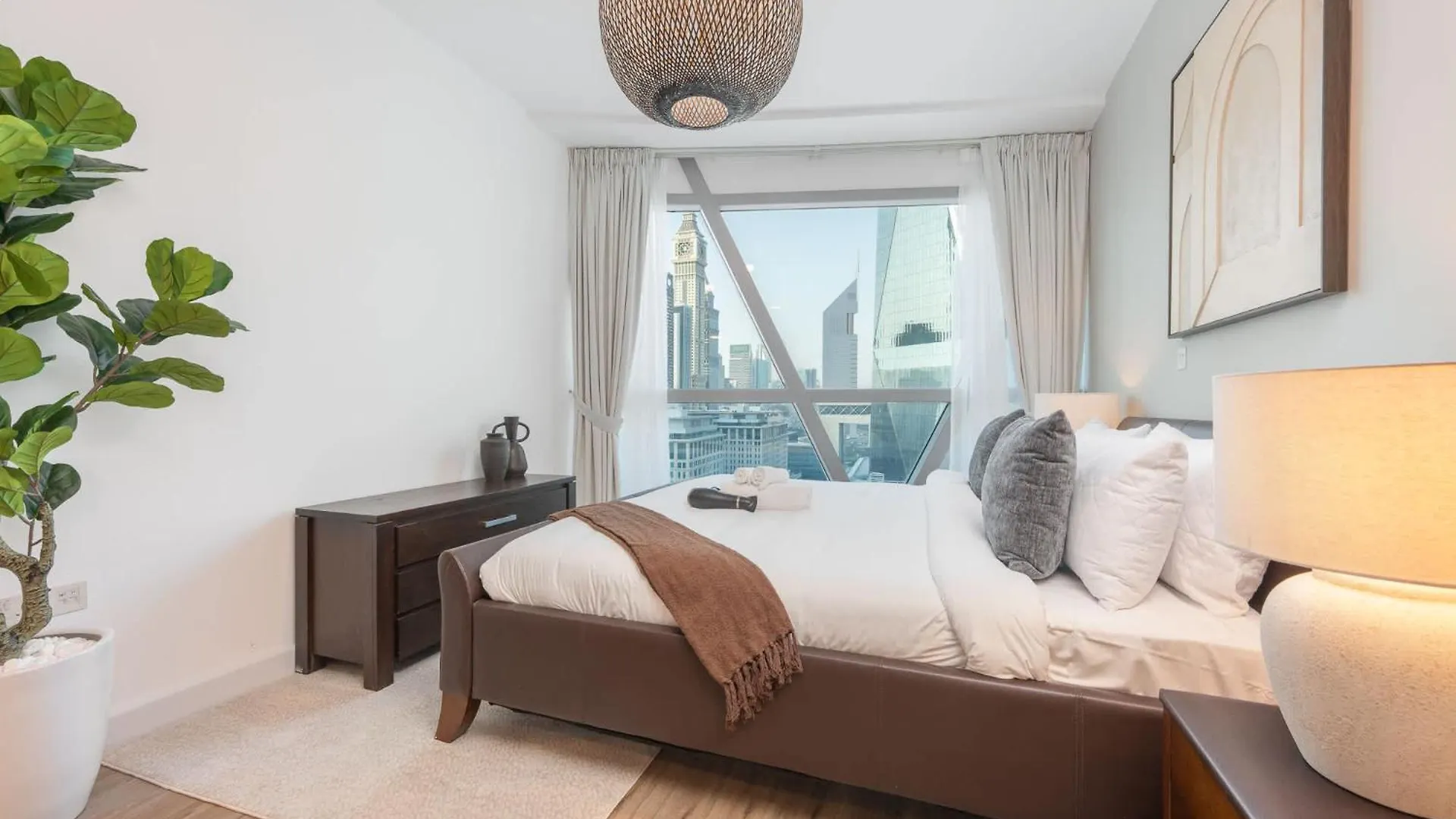 Well-Furnished 3 Bedroom In Park Towers Difc Dubai Apartment