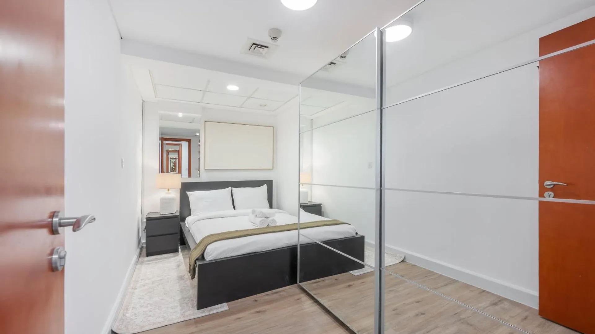 Well-Furnished 3 Bedroom In Park Towers Difc Dubai 0*,