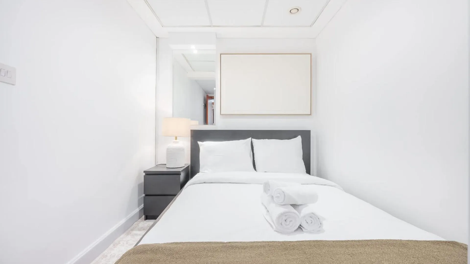 Well-Furnished 3 Bedroom In Park Towers Difc Dubai 0*,