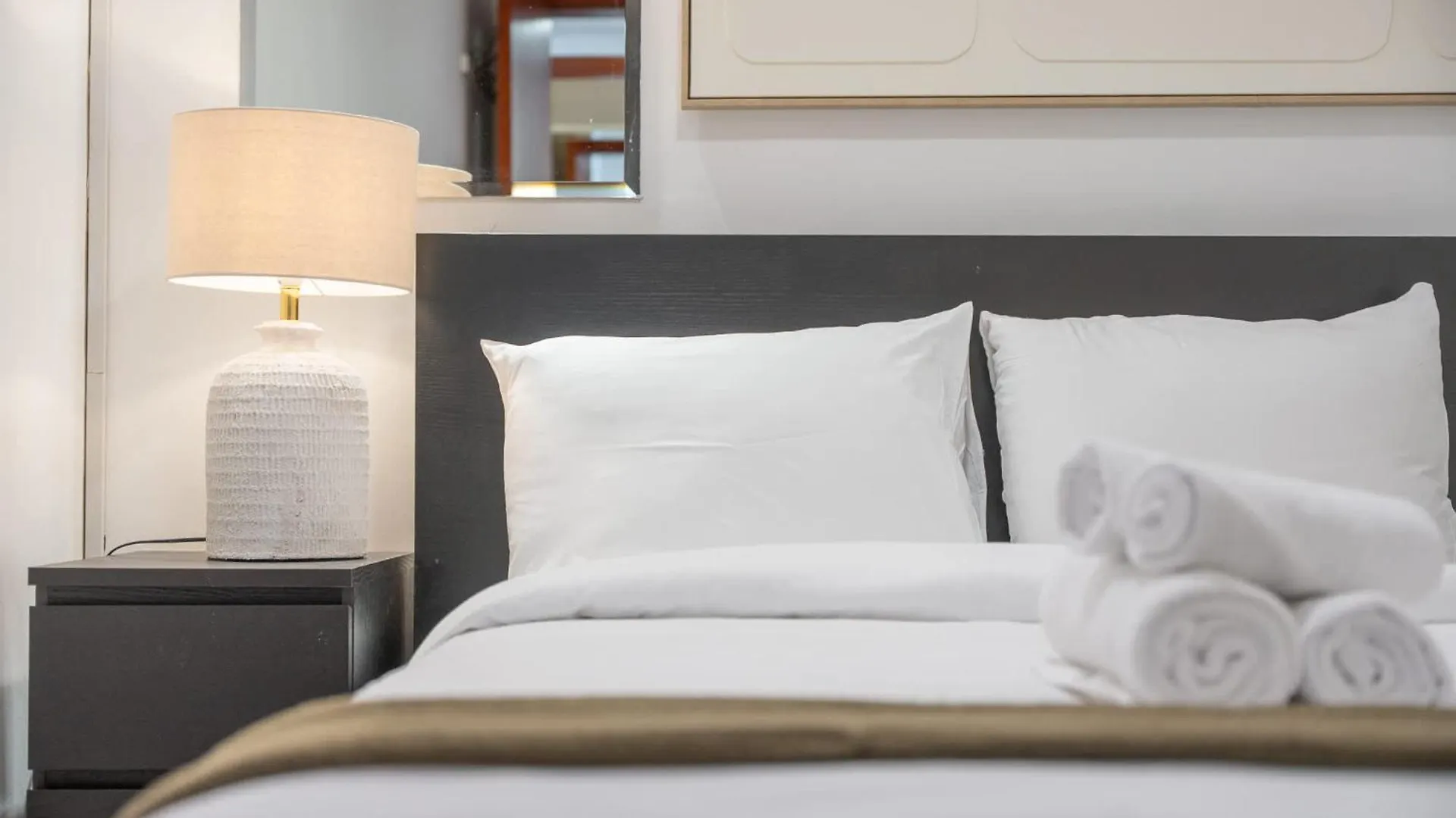 Well-Furnished 3 Bedroom In Park Towers Difc Dubai