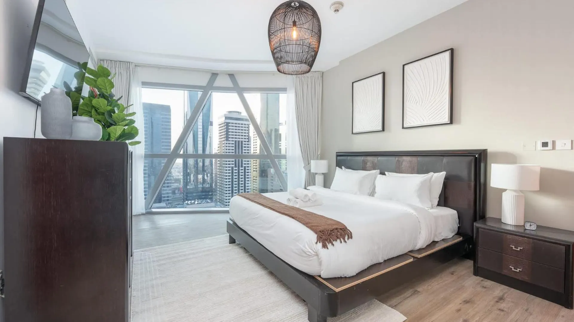 Well-Furnished 3 Bedroom In Park Towers Difc Dubai Apartment