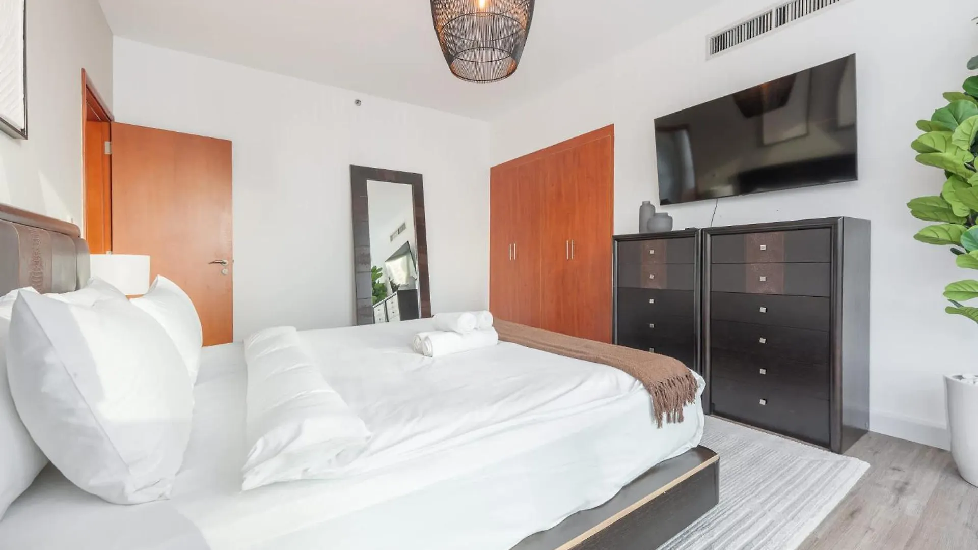 Apartment Well-Furnished 3 Bedroom In Park Towers Difc Dubai