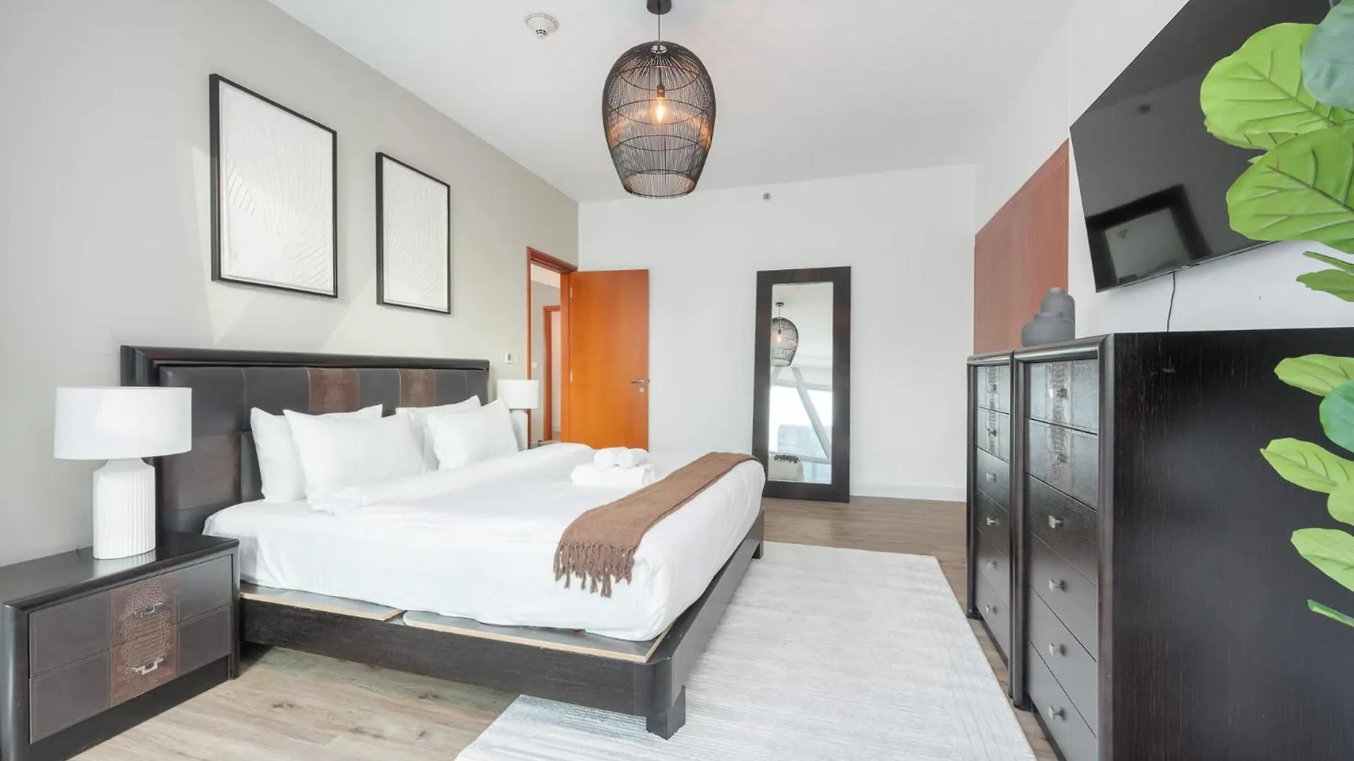 Well-Furnished 3 Bedroom In Park Towers Difc Dubai 0*,