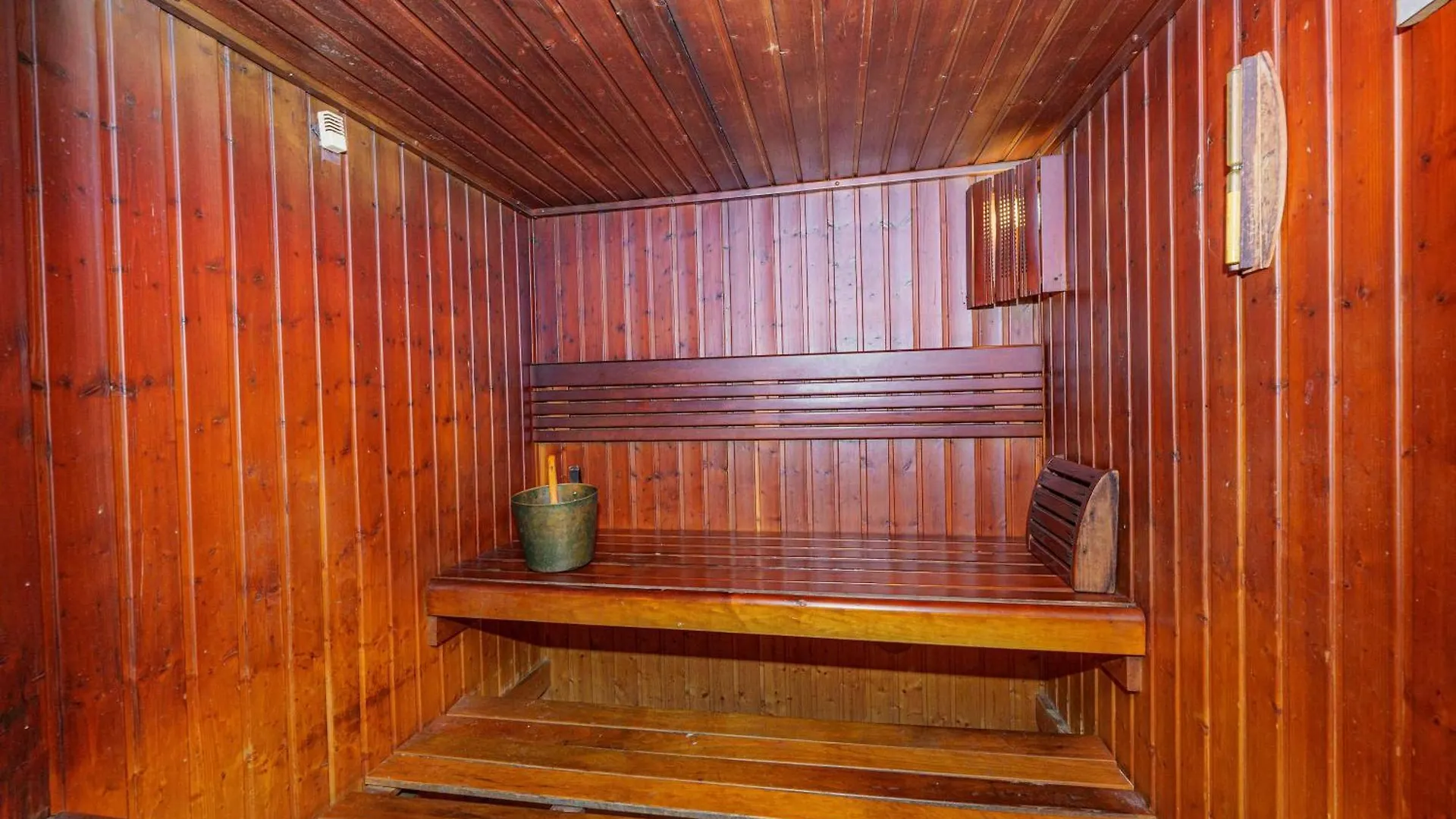 Well-Furnished 3 Bedroom In Park Towers Difc Dubai